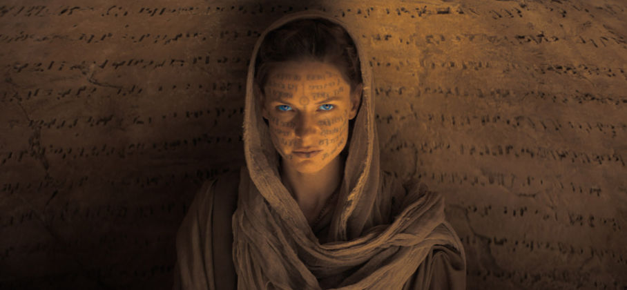Rebecca Ferguson trong vai Lady Jessica trong phim Dune năm 2021